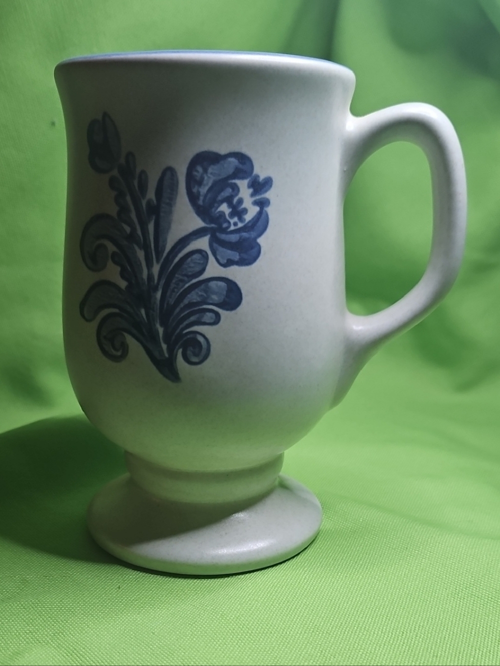 Pfaltzgraff Yorktowne Footed Coffee Mug: 8 Blue Floral USA Castle Mark